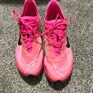 Pink Nike zoom fly